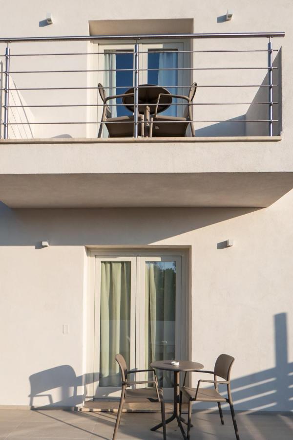 Villa Est San Teodoro  Dış mekan fotoğraf